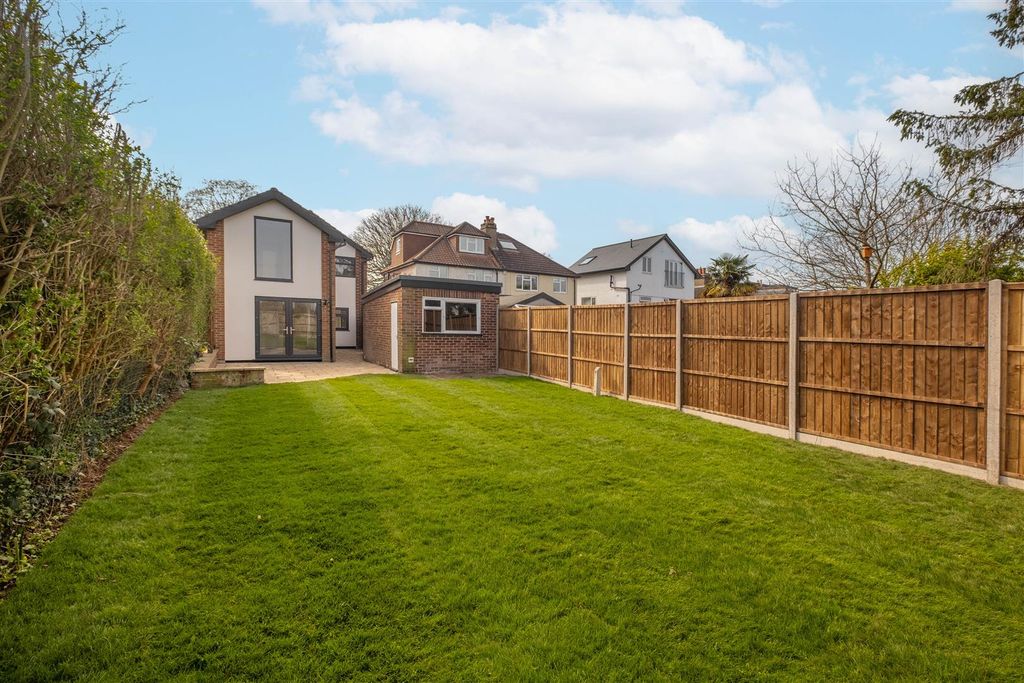 Property photo 2 of 25 102-Summer-Road-0030 Copy.Jpg