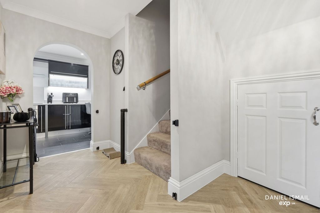 Property photo 3 of 36