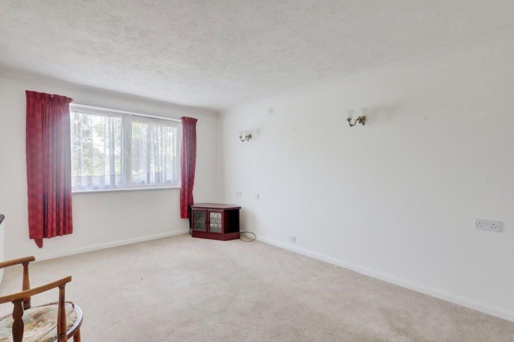 Property photo 2 of 10 Burges liv2.Jpg