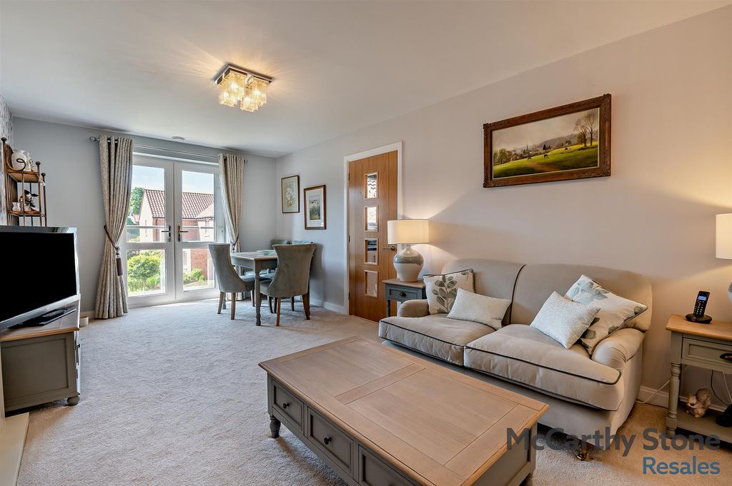 Property photo 3 of 27 8646332-Interior24-800.Jpg