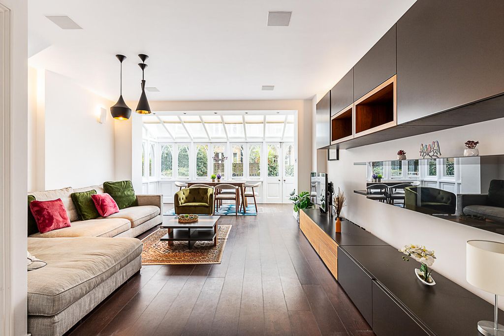 Property photo 1 of 20 Ipse2 - Upper Maisonette Flat, 48 Upcerne Road.Jpg