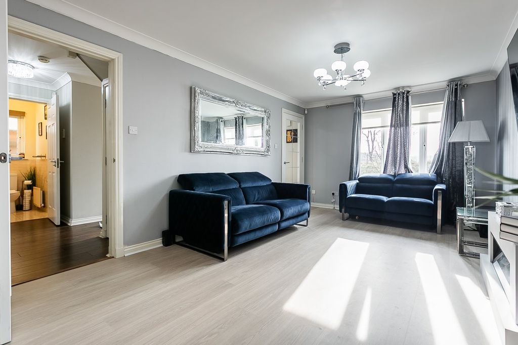 Property photo 3 of 32