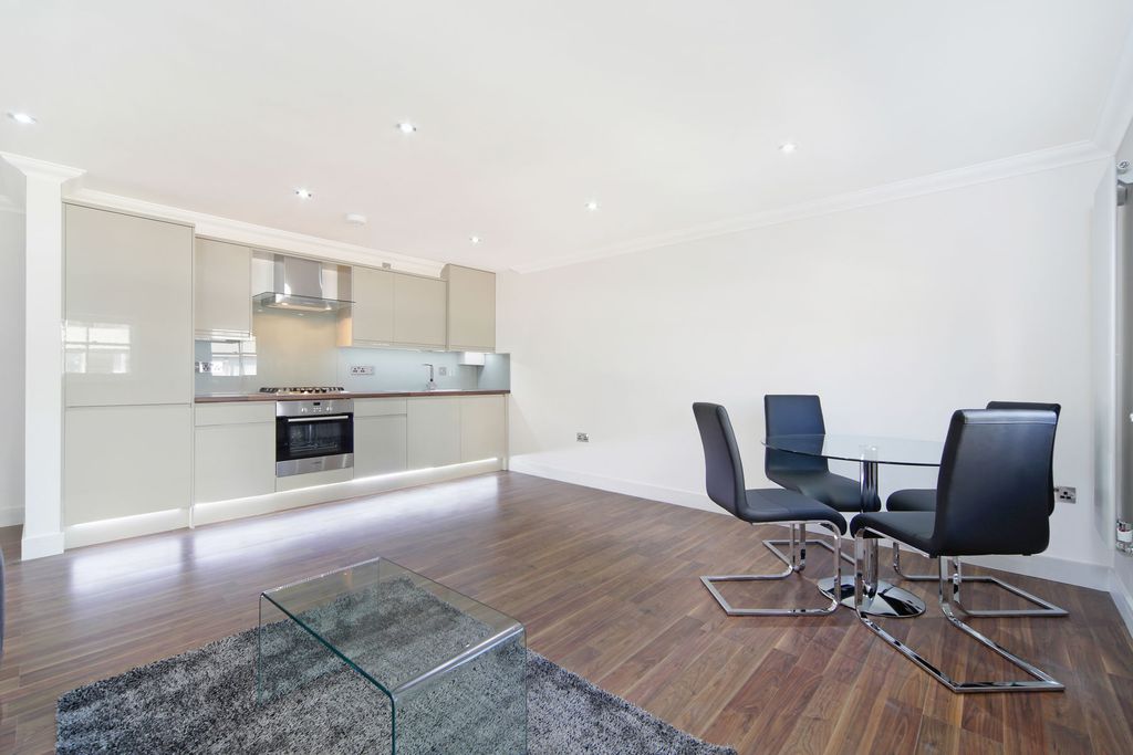Property photo 1 of 7 Lounge