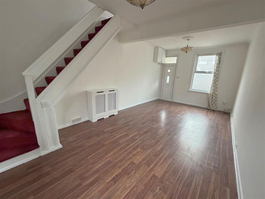 Property photo 3 of 11 Living Room