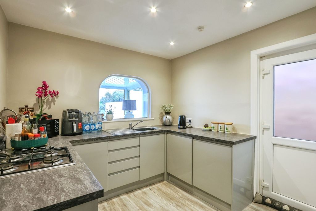 Property photo 3 of 17 Photo