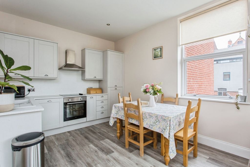 Property photo 3 of 19 Dining Kitchen