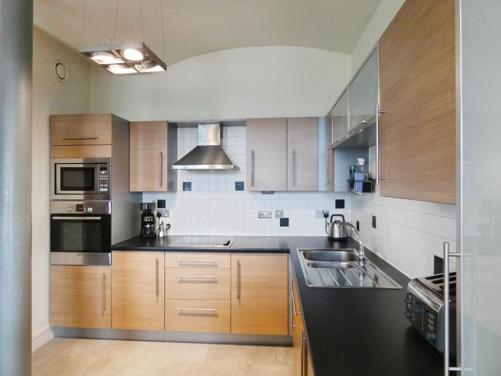 Property photo 3 of 11 Dining Kitchen