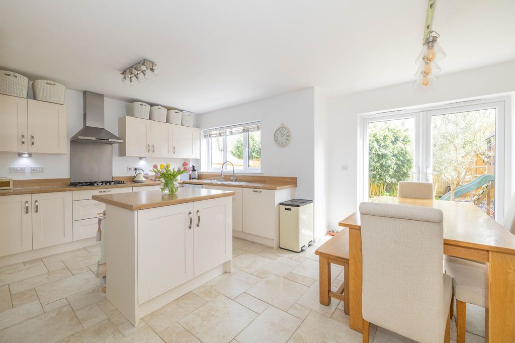 Property photo 2 of 13 Picture 2