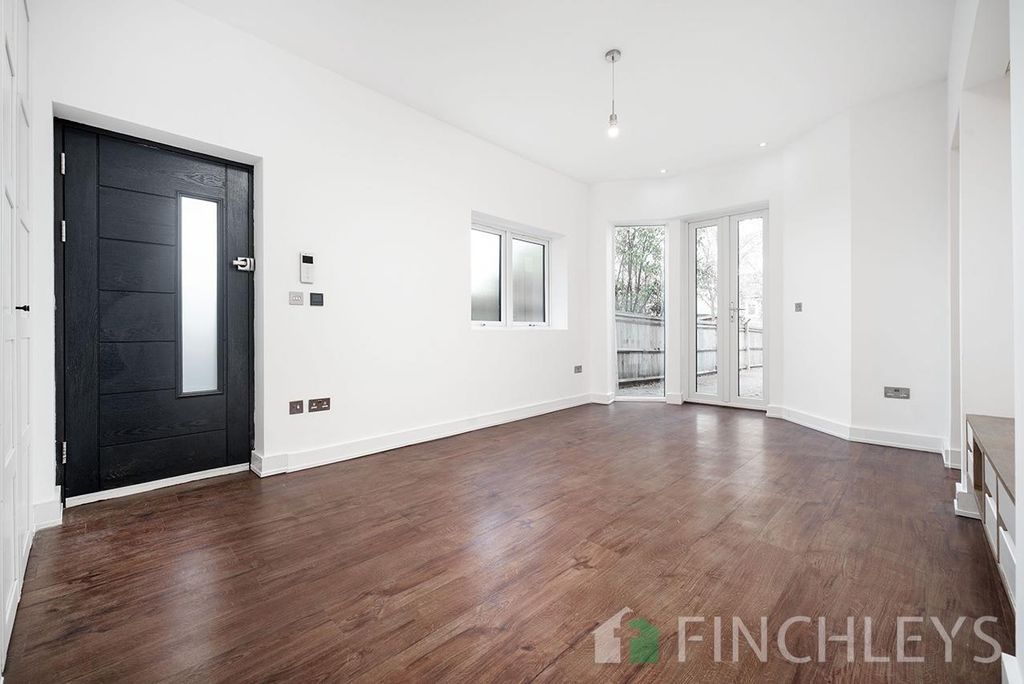 Property photo 3 of 14 W03.Jpg