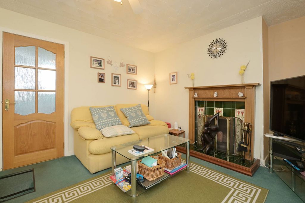 Property photo 2 of 27