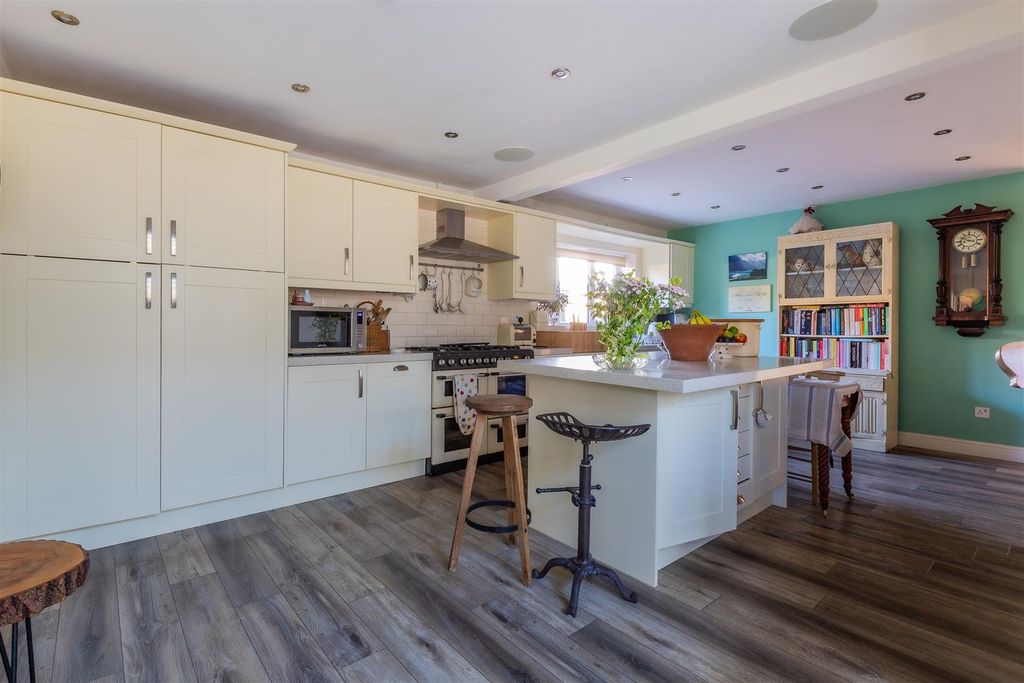 Property photo 2 of 20 Mornington-23.Jpg