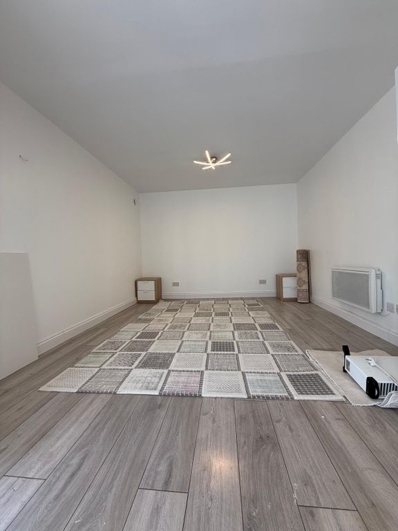 Property photo 1 of 7 Brand New Garden Studio Flat For Rent In En3
