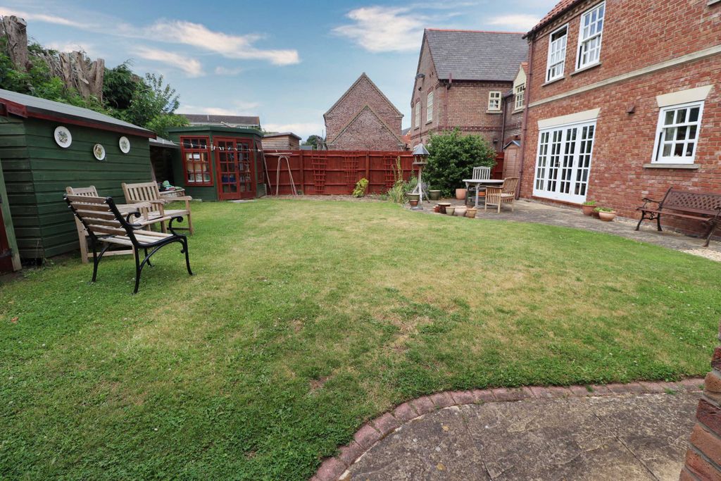 Property photo 2 of 17
