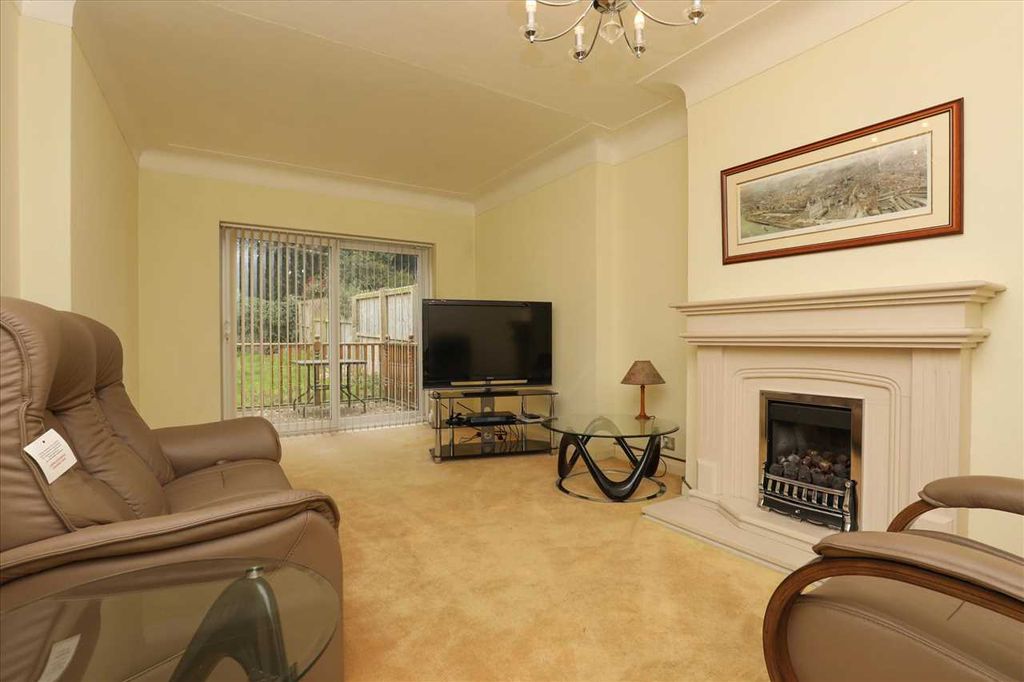 Property photo 2 of 18 Lounge