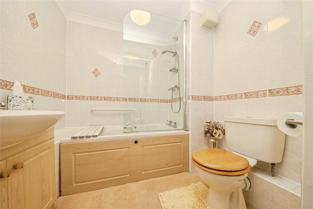 Additional image 7 of 2 bed flat for saleImperial Court, Clacton-On-Sea CO15