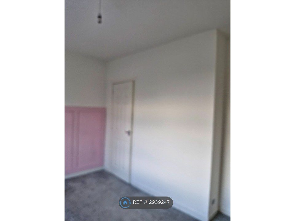 Property photo 3 of 10 Back Bedroom