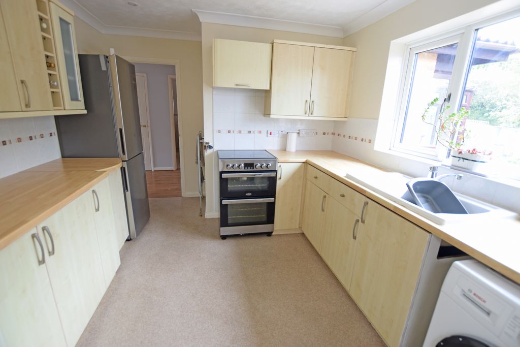 Property photo 3 of 14 Kitchen