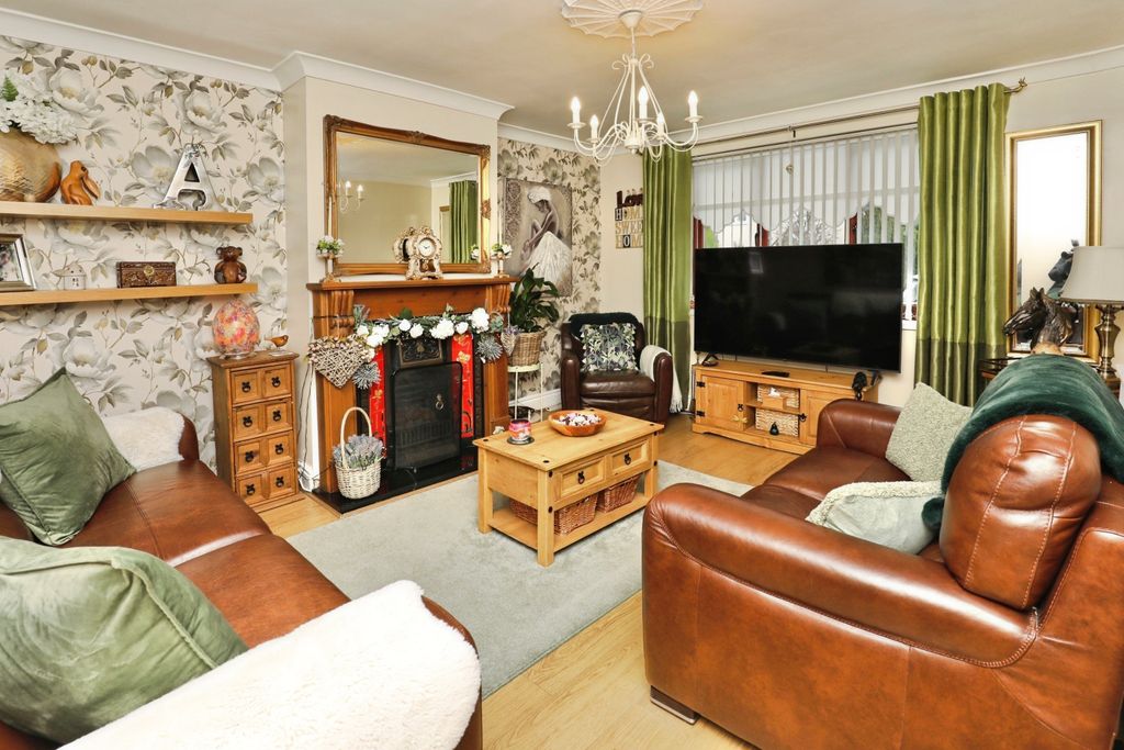 Property photo 3 of 16 Living Room