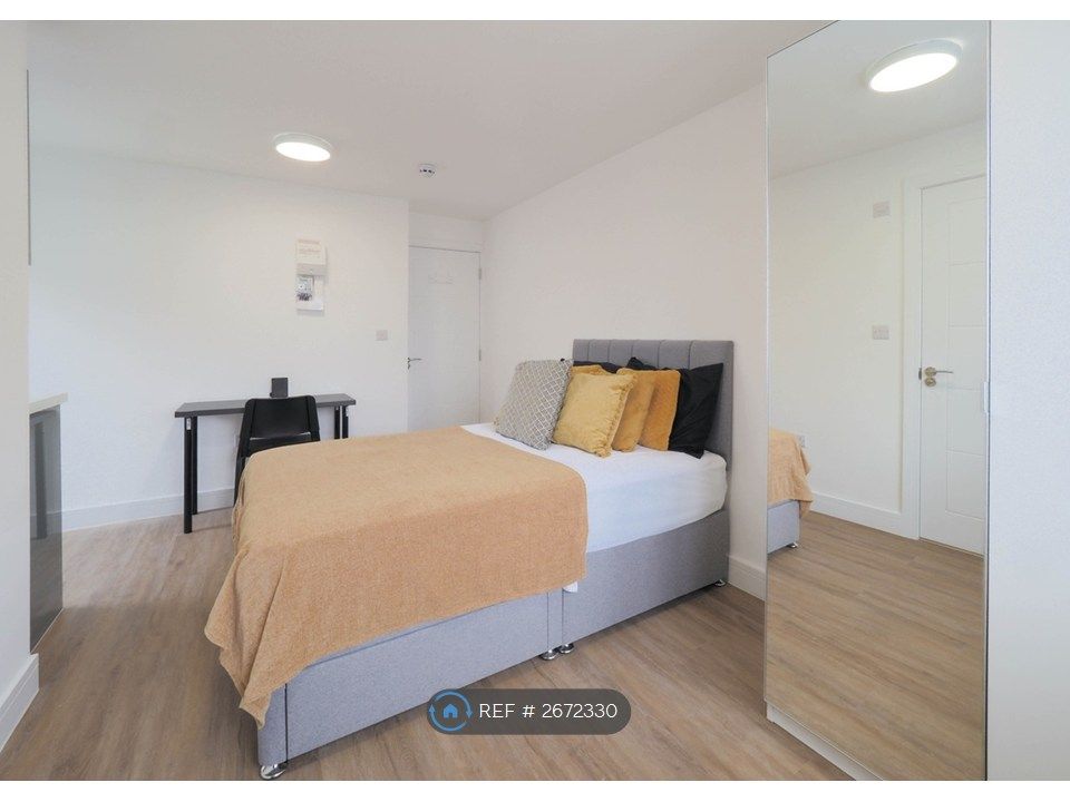 Property photo 2 of 10 Bedroom