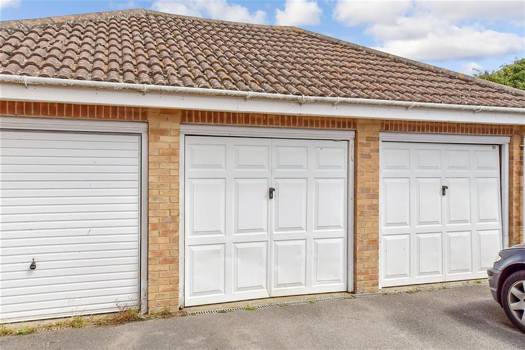 Property photo 2 of 13 Garage 1