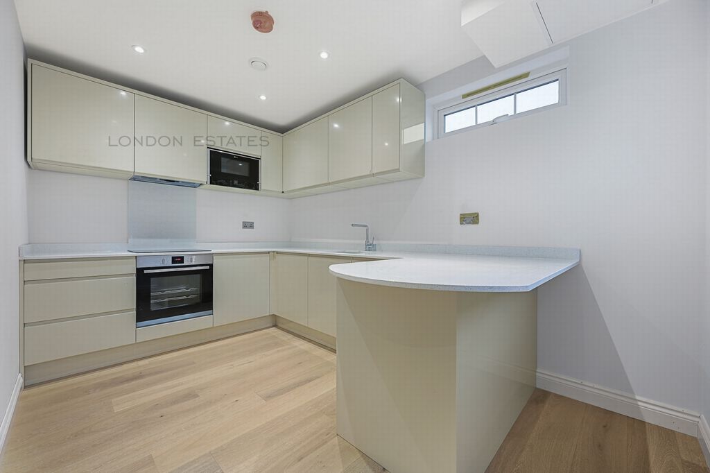 Property photo 1 of 8 Photo 4