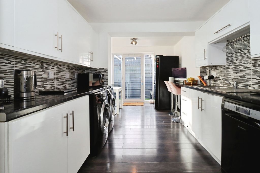 Property photo 3 of 16 Pbox-Img.Jpg