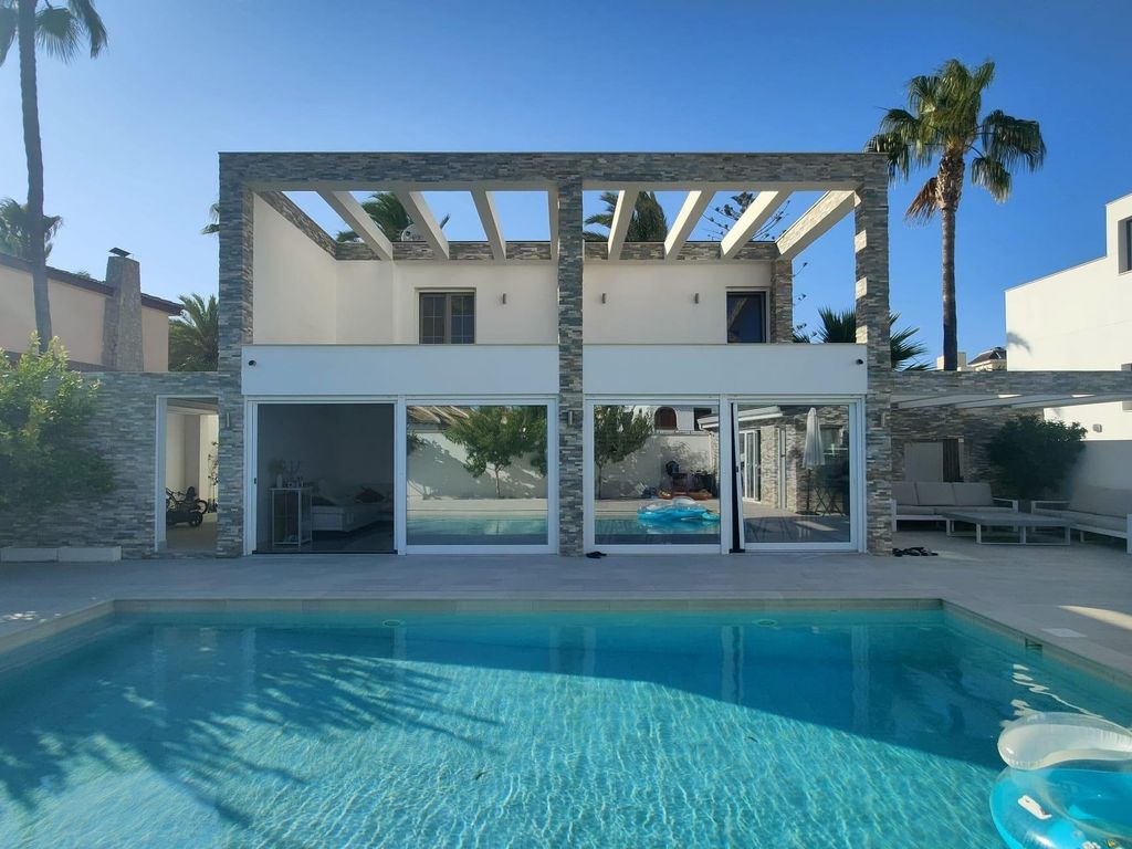 Property photo 1 of 50