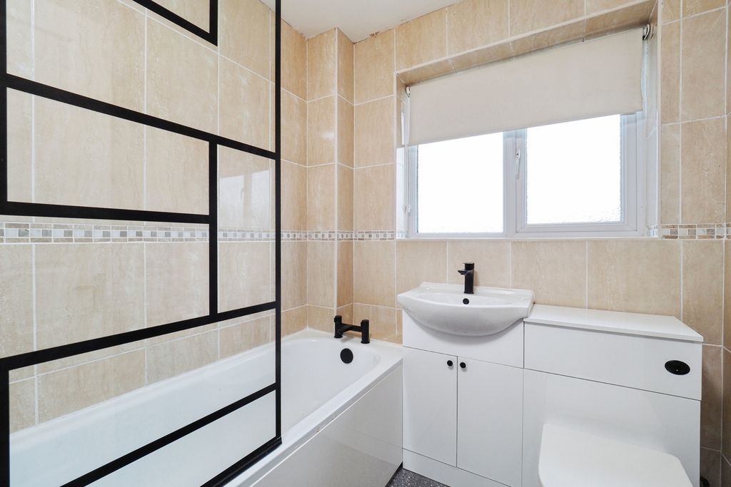 Property photo 3 of 17 Bathroom