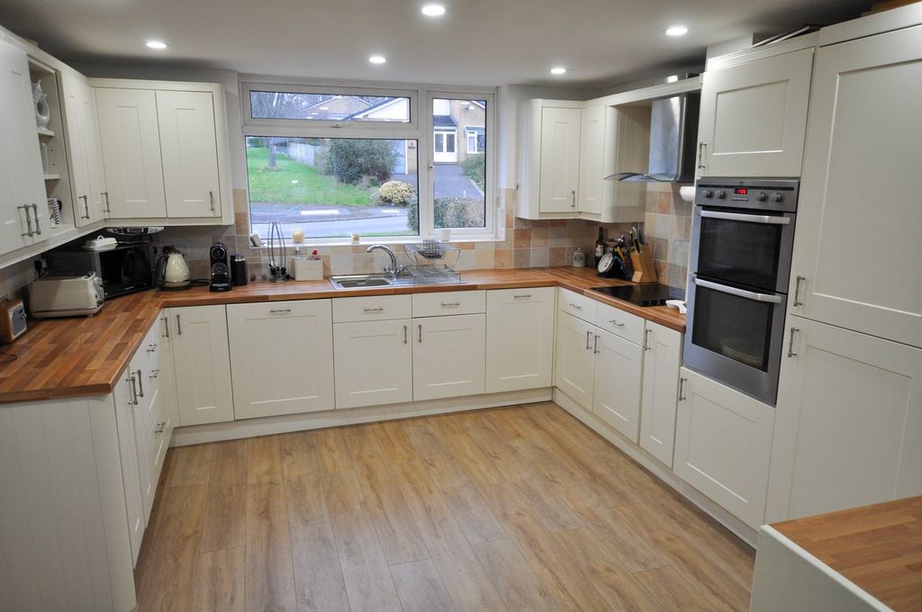 Property photo 3 of 23