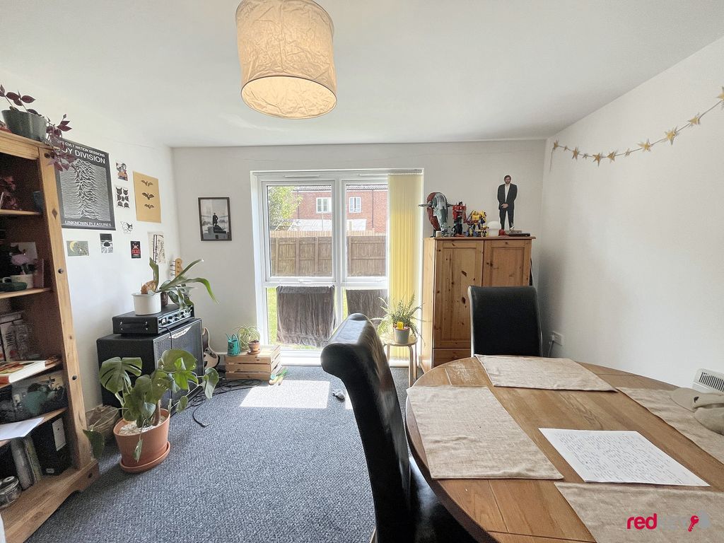 Property photo 3 of 6 Dining Area