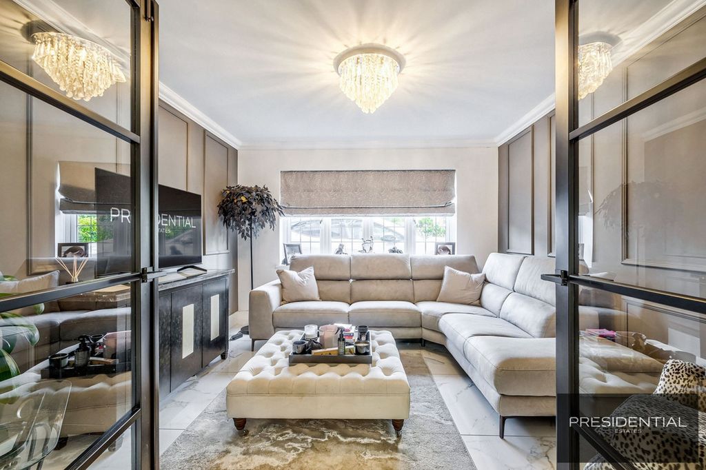 Property photo 2 of 43