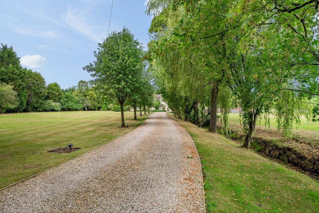 Property photo 2 of 39 Driveway