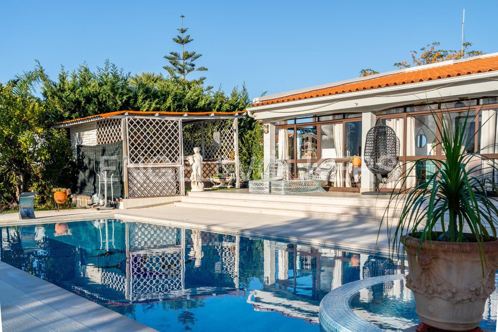 Property photo 1 of 43