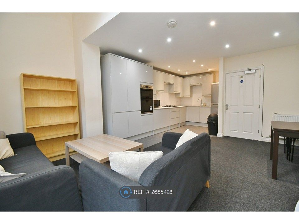 Property photo 3 of 17 Kitchen And Lounge