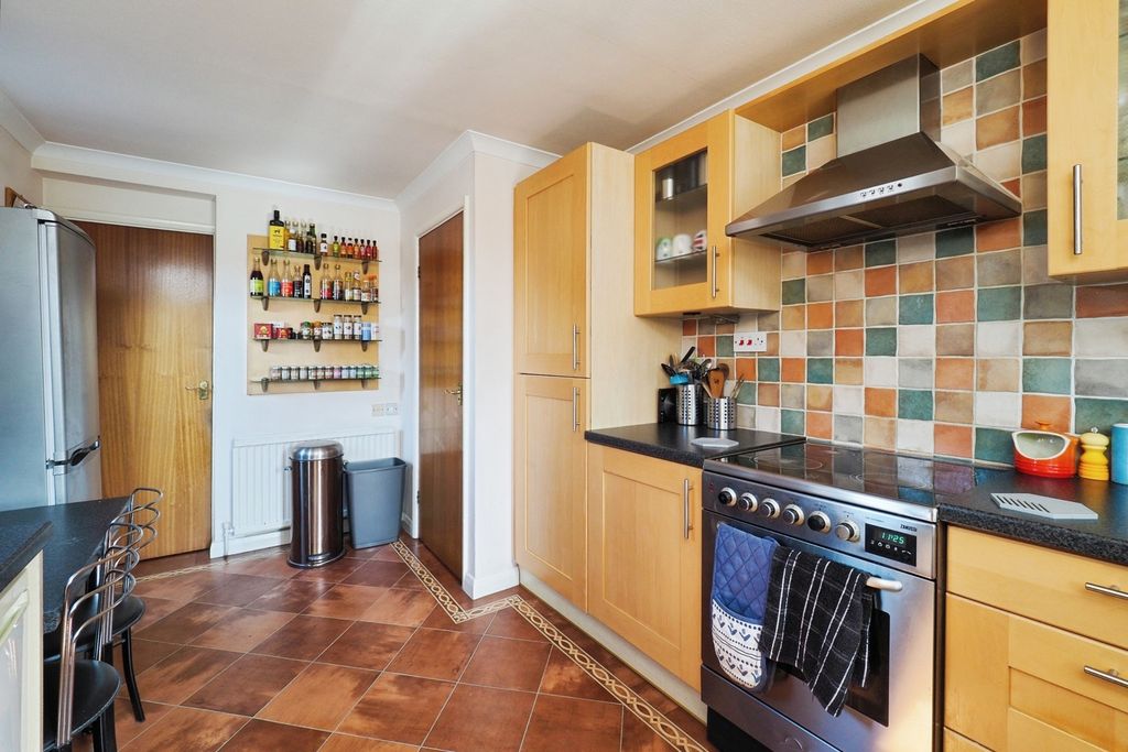 Property photo 2 of 17 Kitchen