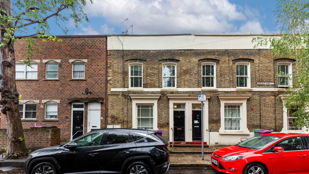 Property photo 1 of 16 15B Argyle Road, Mile End, London, E1 4Eq