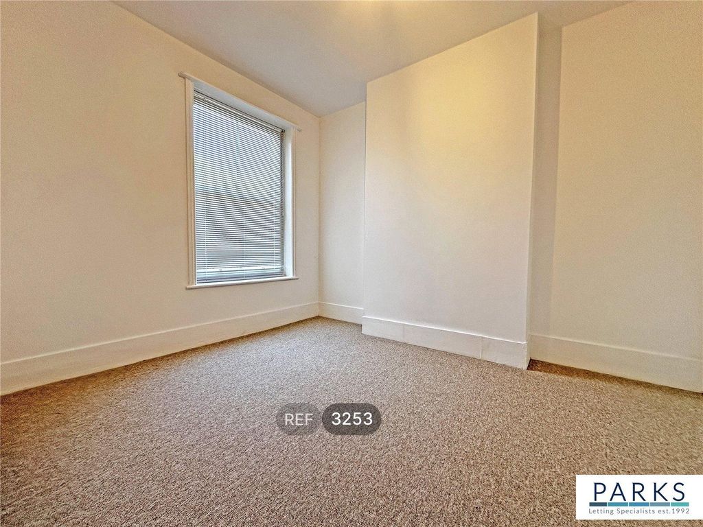 Property photo 3 of 6 Bedroom