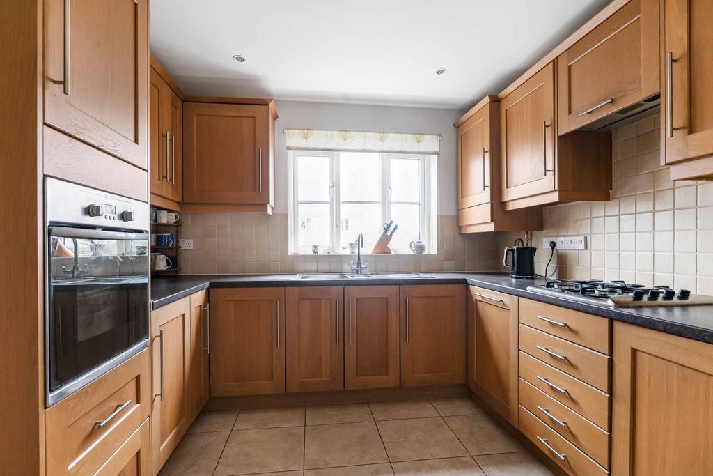 Property photo 2 of 24 Kitchen