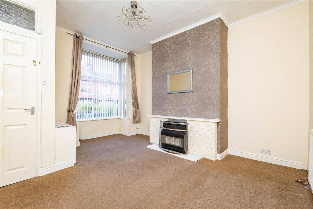 Property photo 2 of 13 Lounge