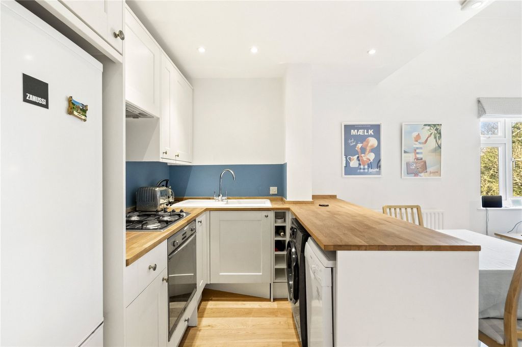 Property photo 3 of 7 Kitchen