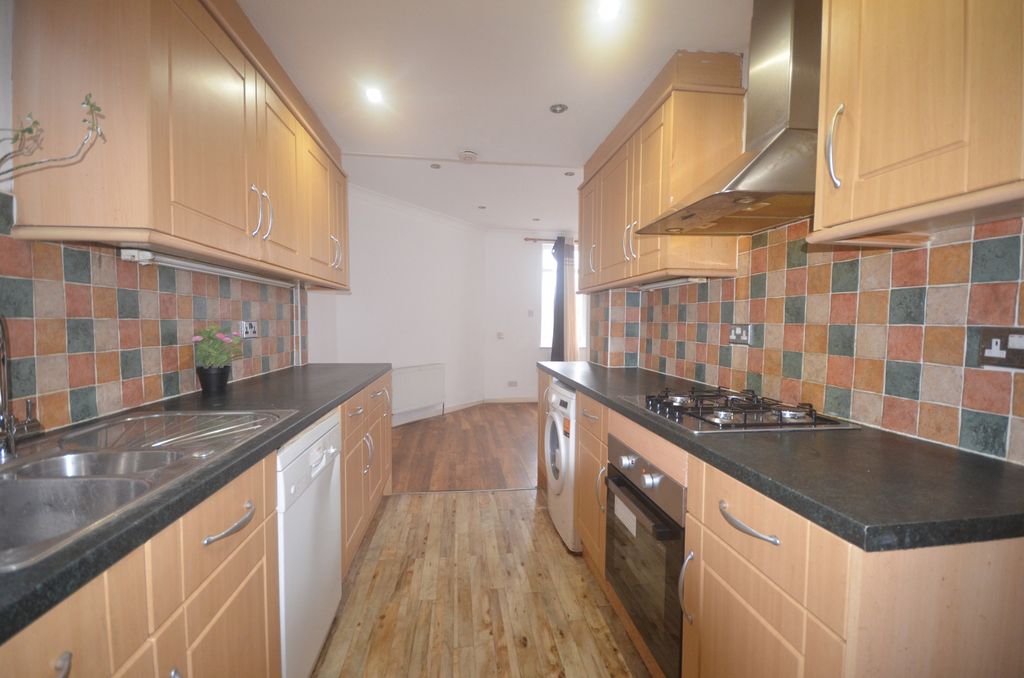 Property photo 2 of 11 Kitchen