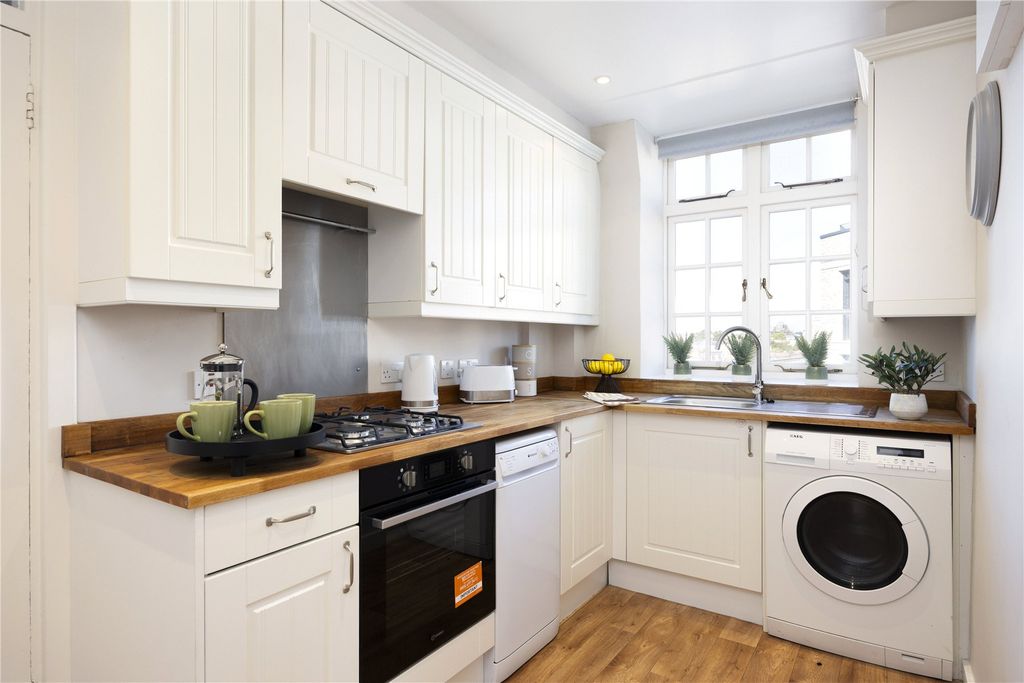 Property photo 3 of 15 Kitchen