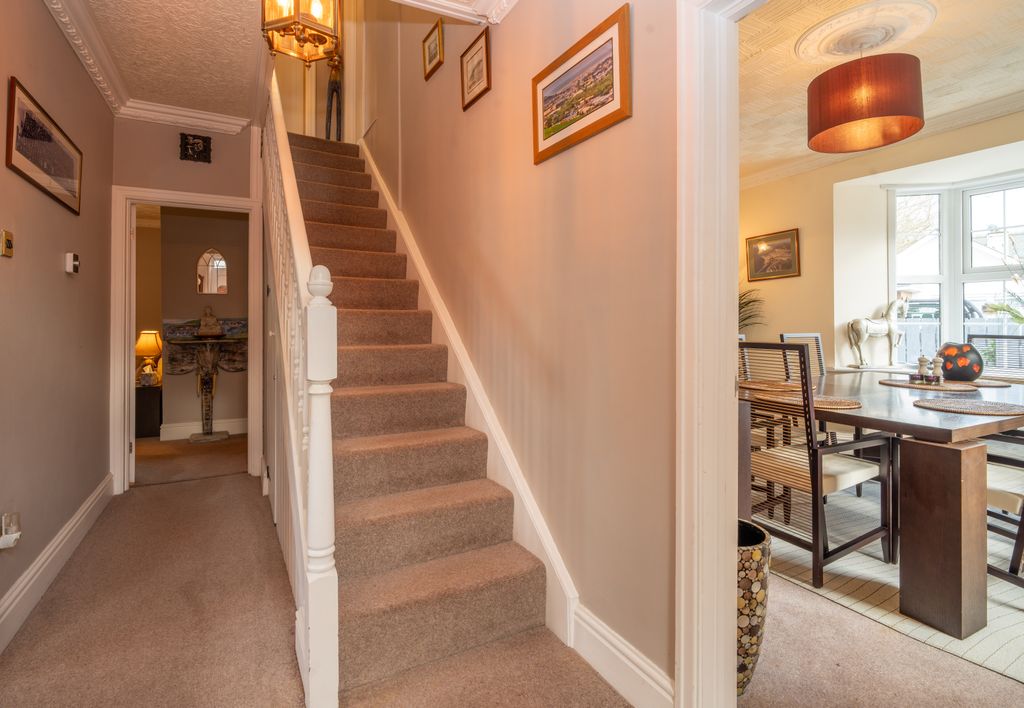 Property photo 3 of 49