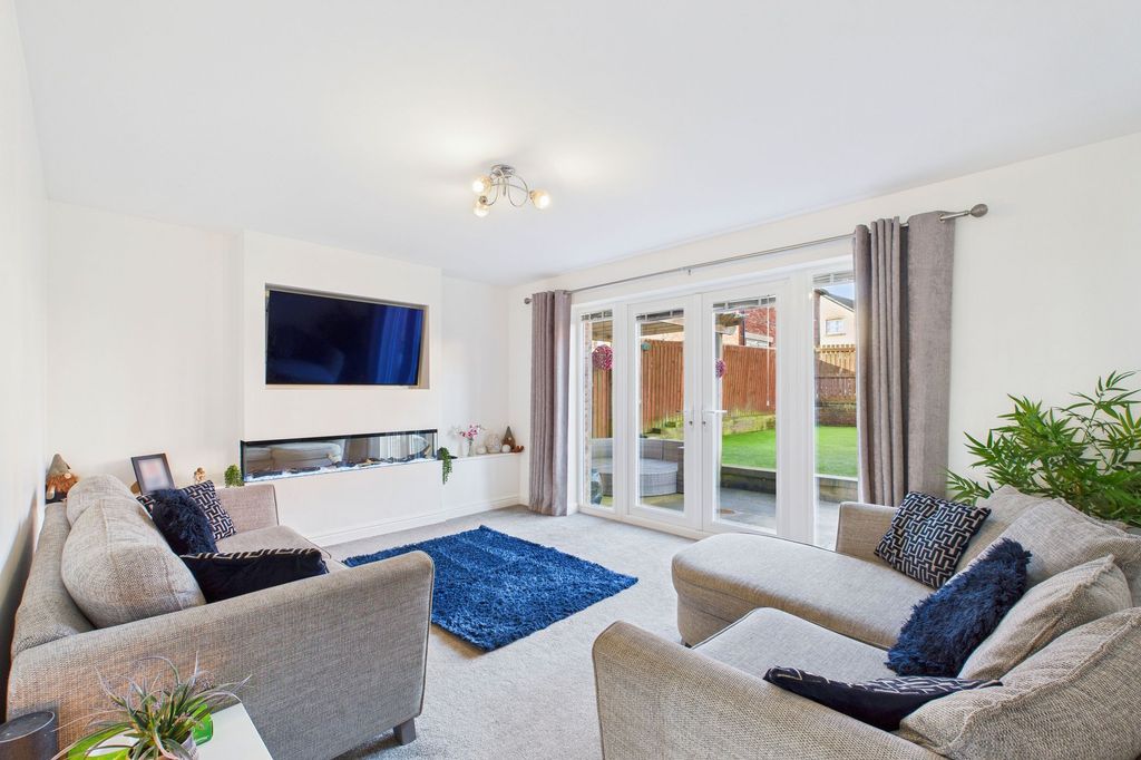 Property photo 2 of 23