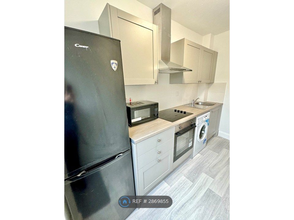 Property photo 3 of 15 Ground Floor Flat