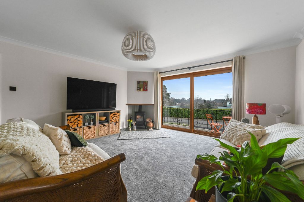 Property photo 2 of 39