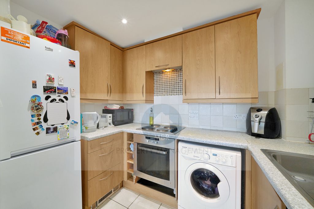 Property photo 2 of 11 Kitchen