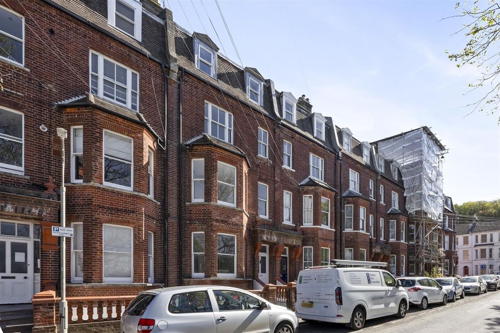 Property photo 2 of 11 College Terrace_11_Flat B-014.Jpg