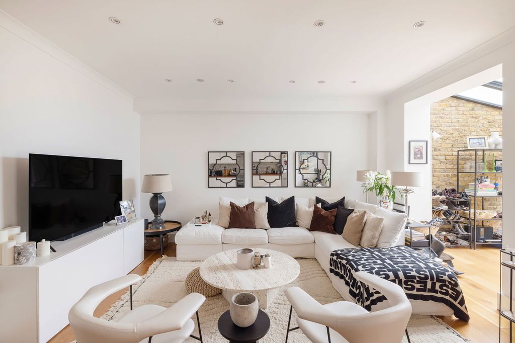 Property photo 2 of 14