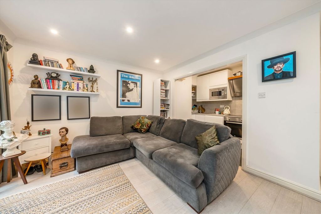 Property photo 2 of 6